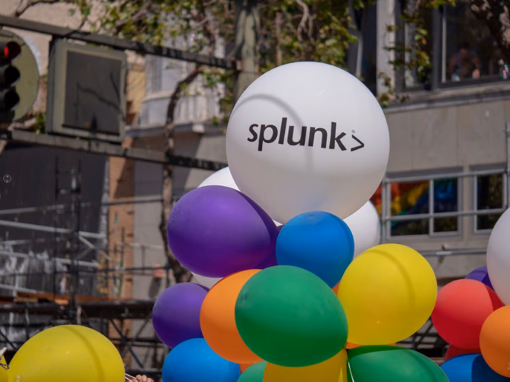 splunk logo on white balloon within a clourful bunch of balloons