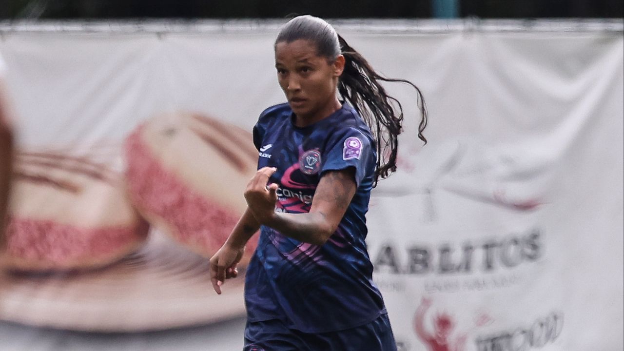 BÁRBARA SANDOVAL ES FIGURA Y GOLEADORA EN LAS FINALES DE LA LIGA FUTVE FEM