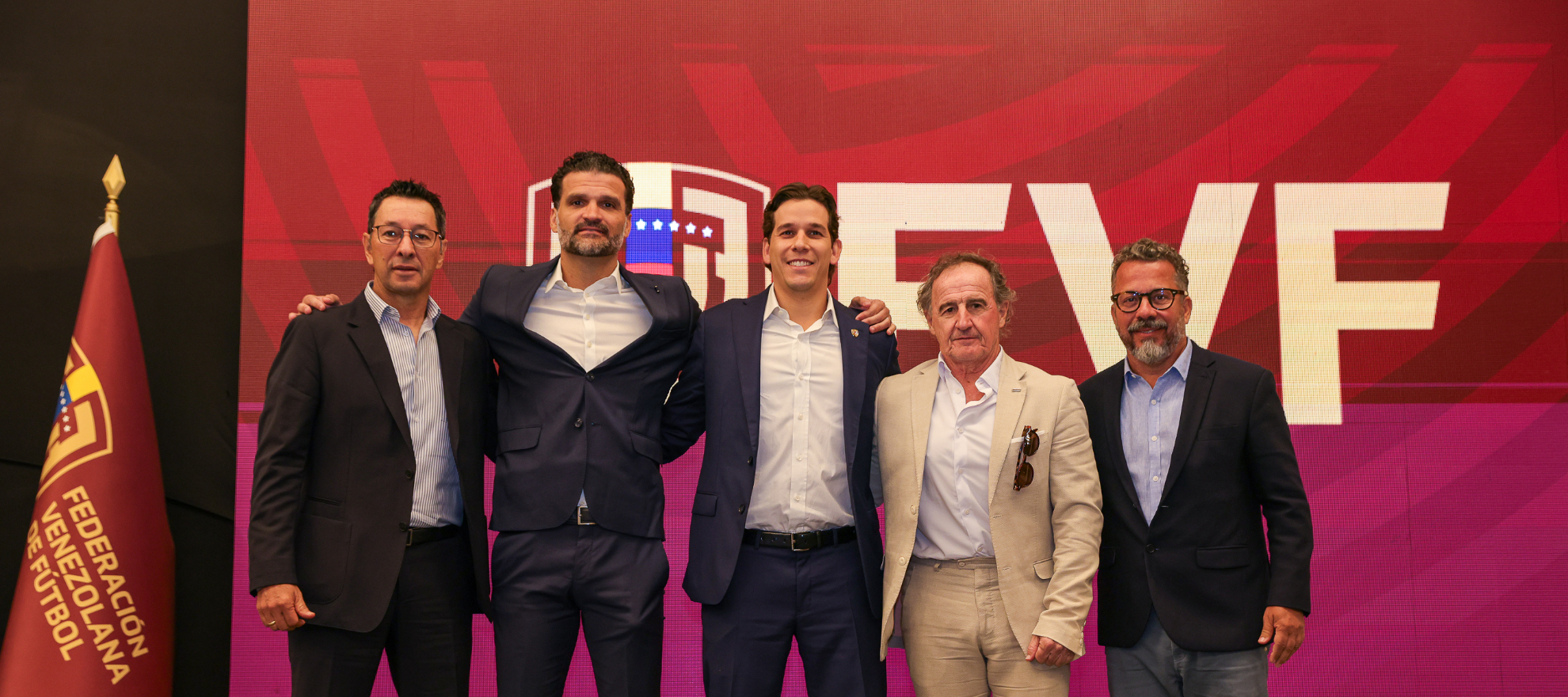 LA FVF PRESENTA AL CUERPO TÉCNICO DE LA SELECCIÓN ABSOLUTA Y JUNTO AL PROYECTO DEPORTIVO DE LAS SELECCIONES MASCULINAS 2026-2034