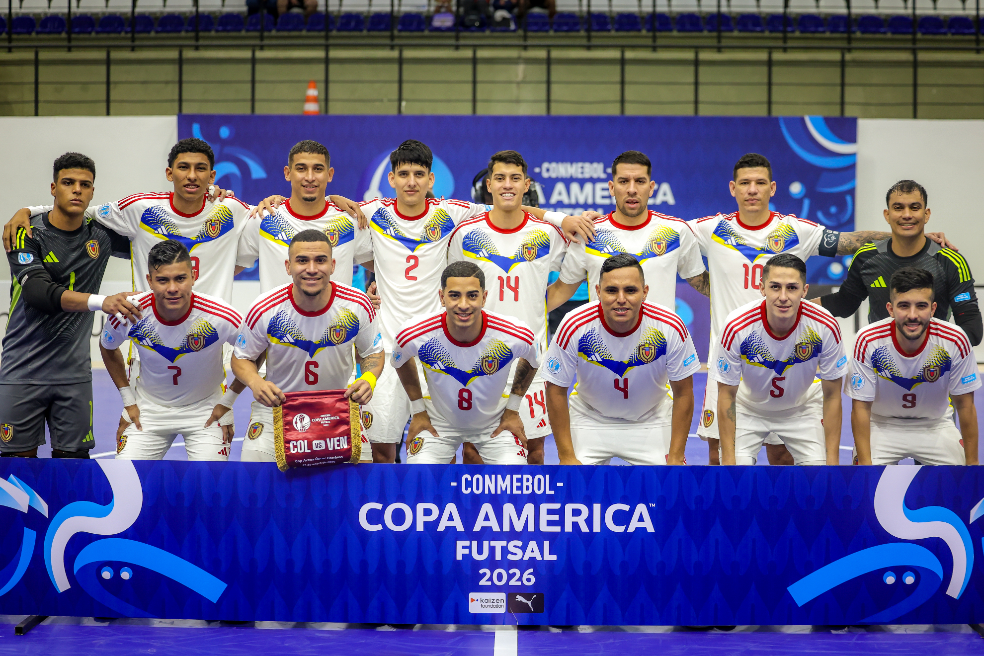 VINOTINTO FUTSAL PEGÓ PRIMERO