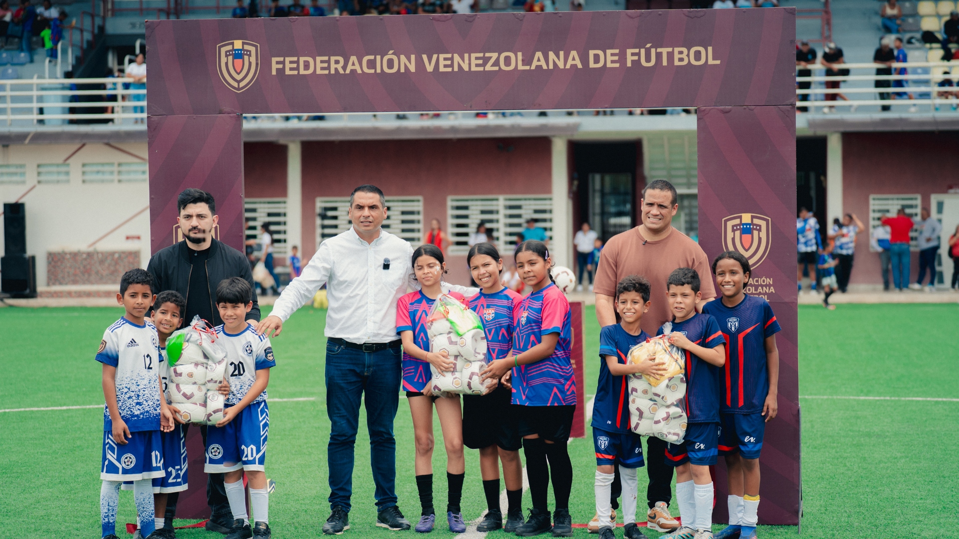 YARACUY RECIBE LA SÉPTIMA CANCHA DEL PROYECTO 24 ASOCIACIONES, 24 CANCHAS DE LA FVF
