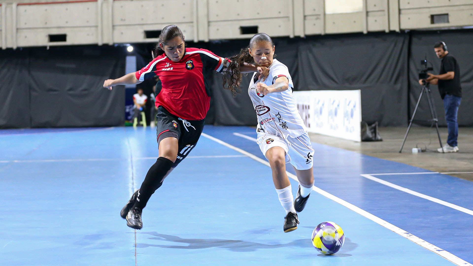 LARA y TIGRES MARCAN EL PASO EN LA LIGUILLA FINAL DE LA LIGA FUTVE FUTSAL FEM