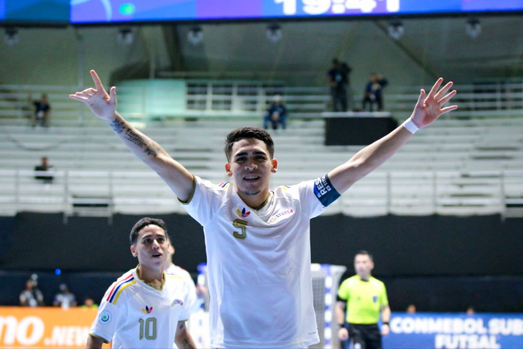VICTORIA Y LIDERATO PARA LA VINOTINTO FUTSAL