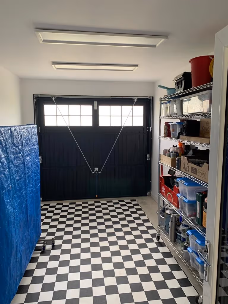 Garage with tiled floor