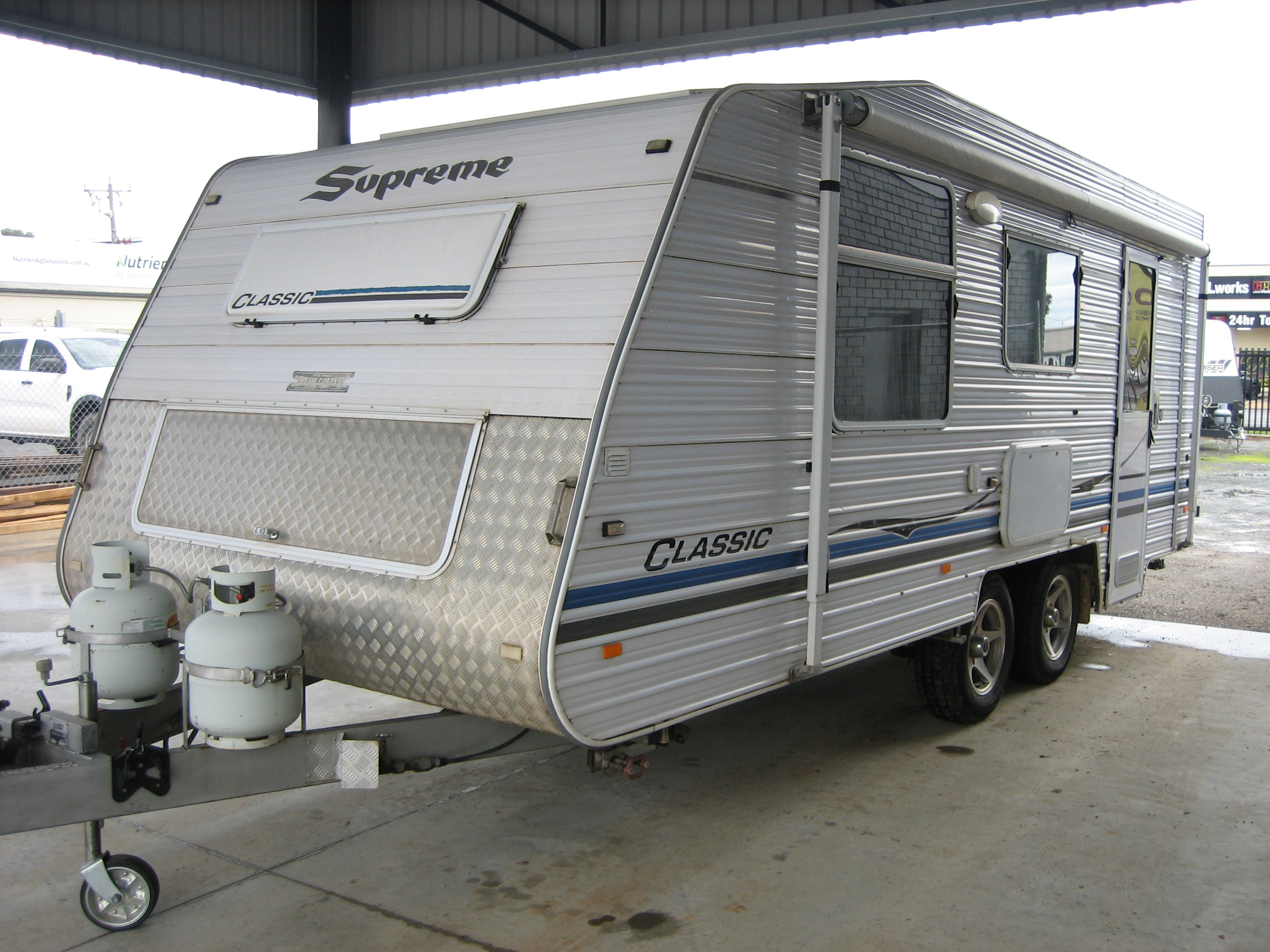 SU7732