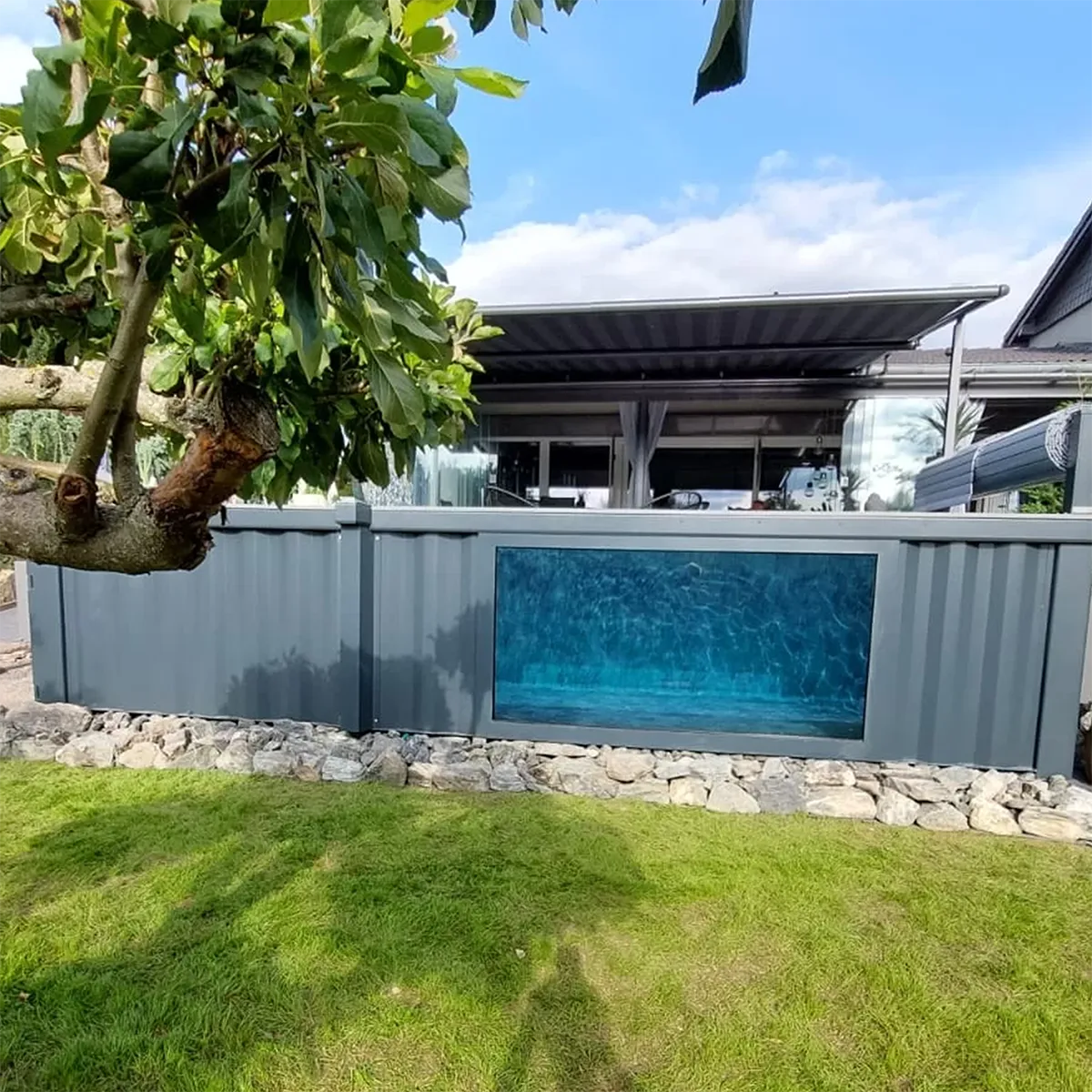 Poolcontainer mit Treppe und Filteranlage