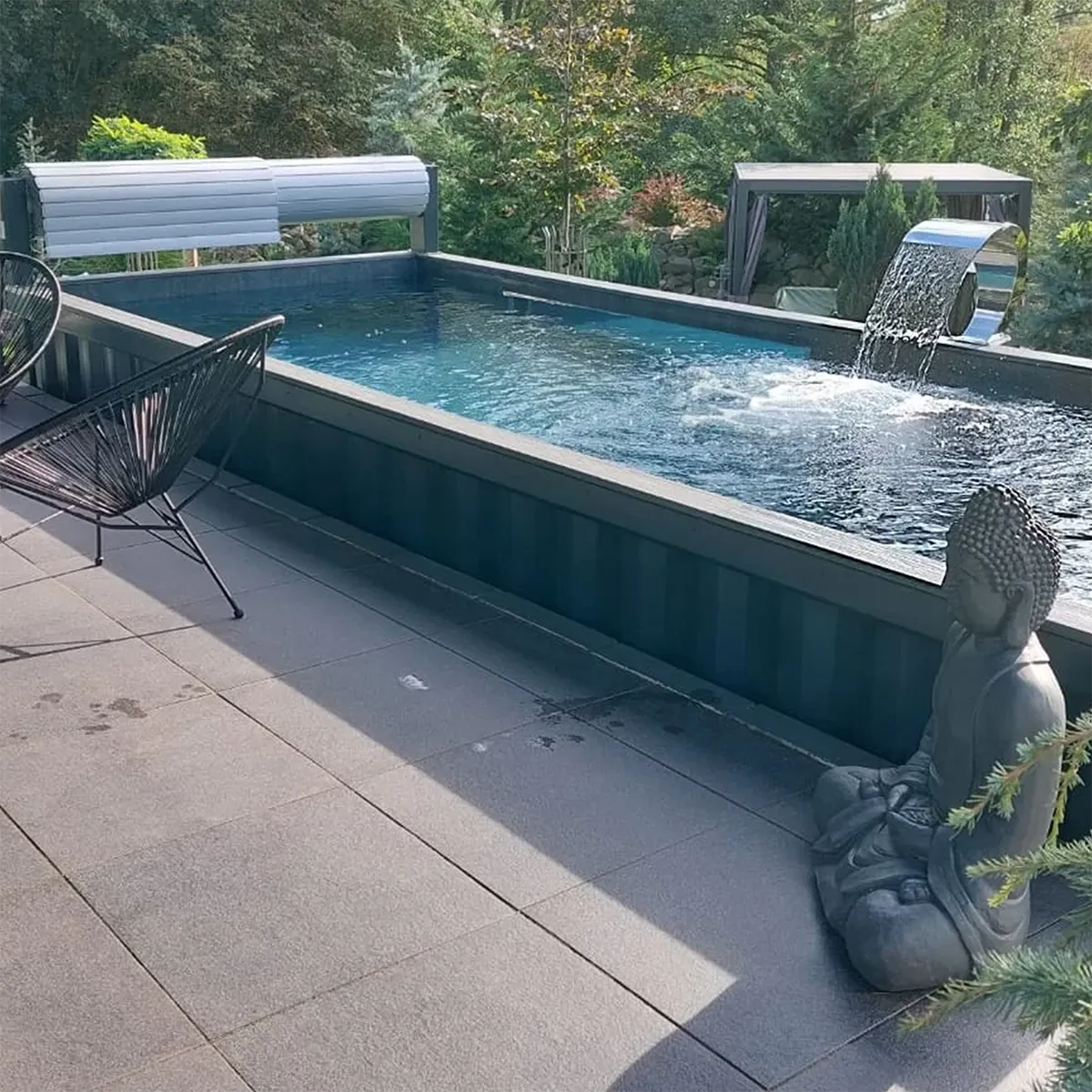 Poolcontainer mit Treppe und Filteranlage