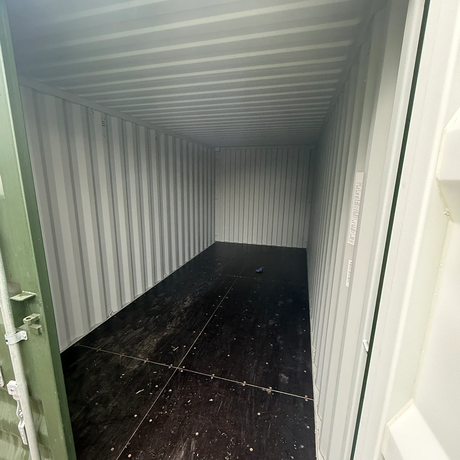 Side Door Seecontainer Umbau in Tiny House