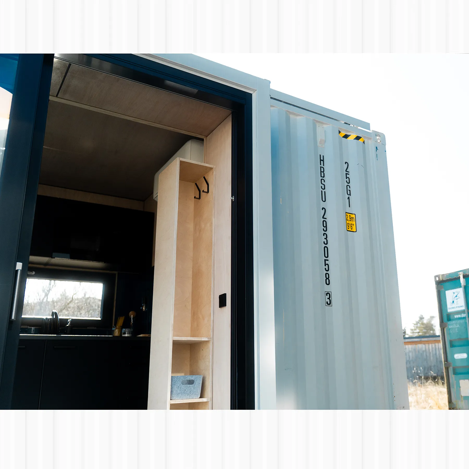 20 Fuß/ 16 m2 Container Tinyhouse von Mein Lagerraum3 mit Solarpanel