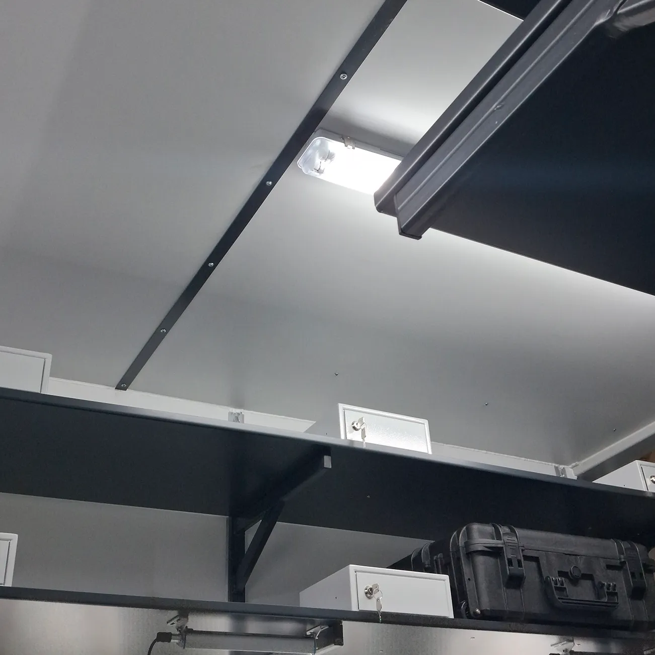 Verteidigungscontainer Funktioneinbauregal