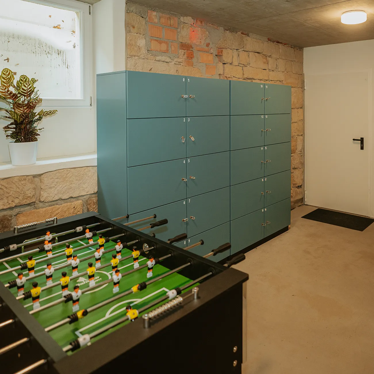Coworking Dresden Schließfächer, Tischkicker
