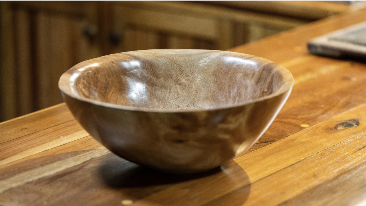 Hand carved bowl (beauty wood)