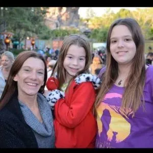 Sheri Moritz and daughters