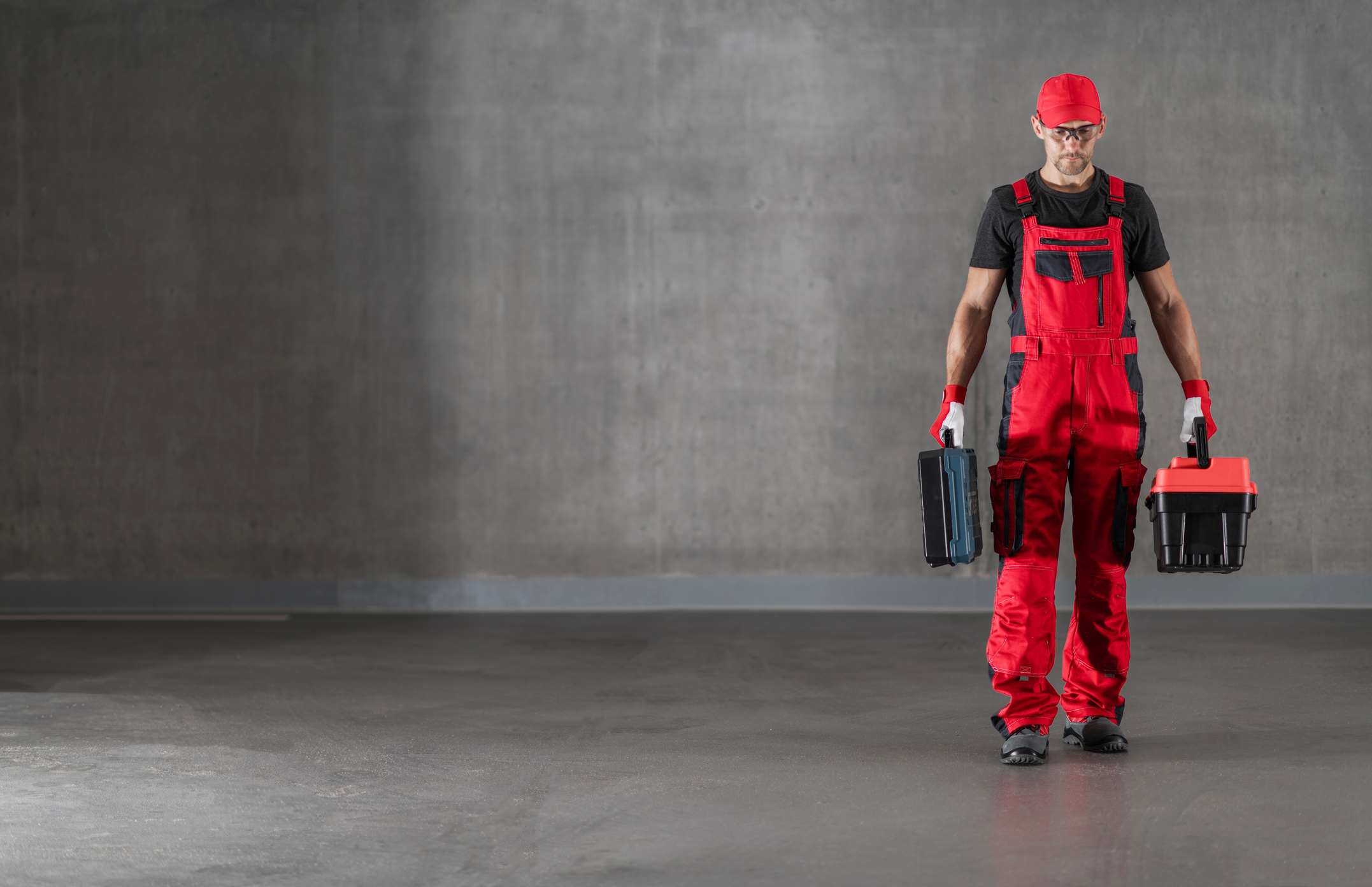 Our plumber arrives equipped with a full plumbing kit.