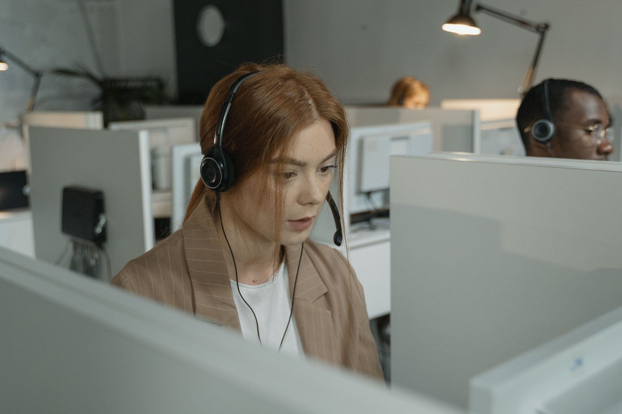 Answering service representative handling customer calls in a call center