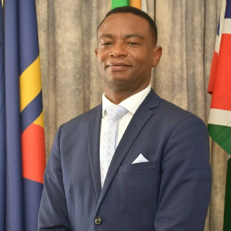 Erold Naomab