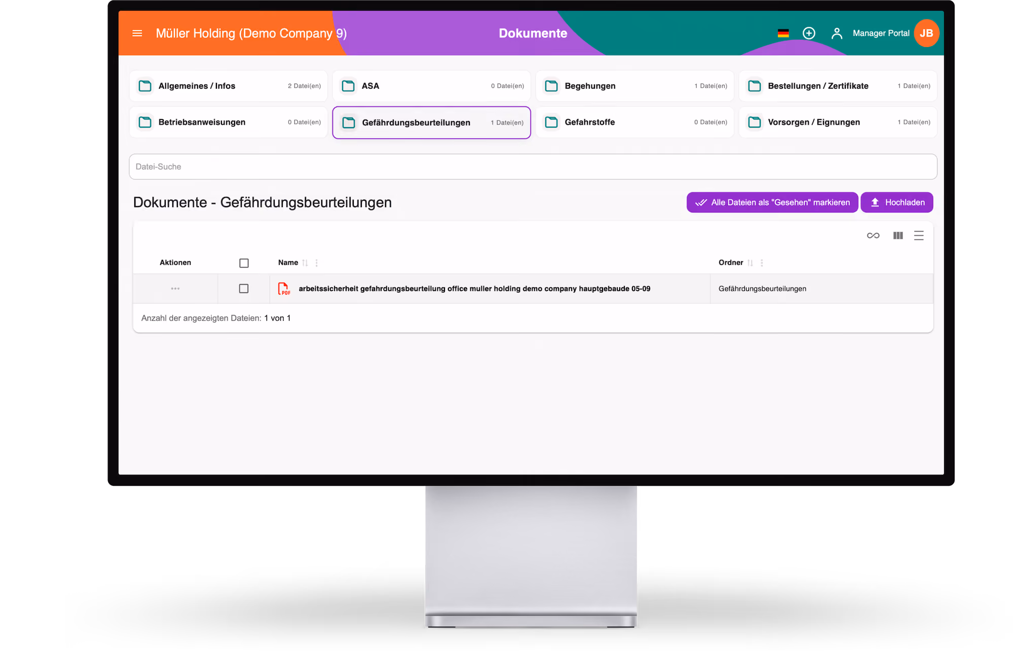 kaer Manager Portal auf einem Monitor: Dokumentenablage mit Ordnern für Gefährdungsbeurteilungen, Begehungen, Betriebsanweisungen und Nachweise