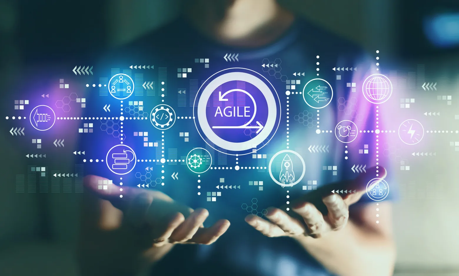 Mãos com ícones conectados em torno da palavra "Agile"
