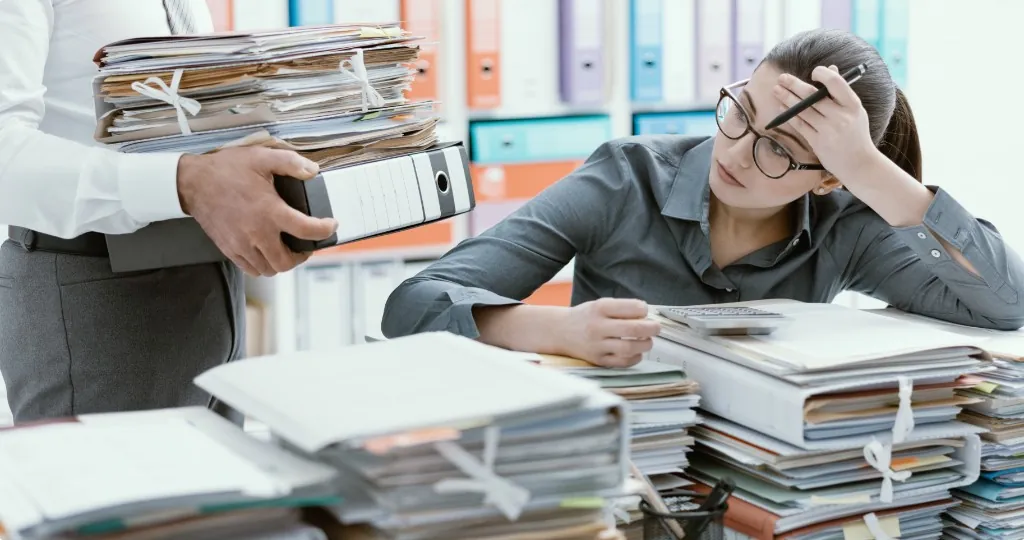 Por onde começar para acabar com os papéis em sua empresa?