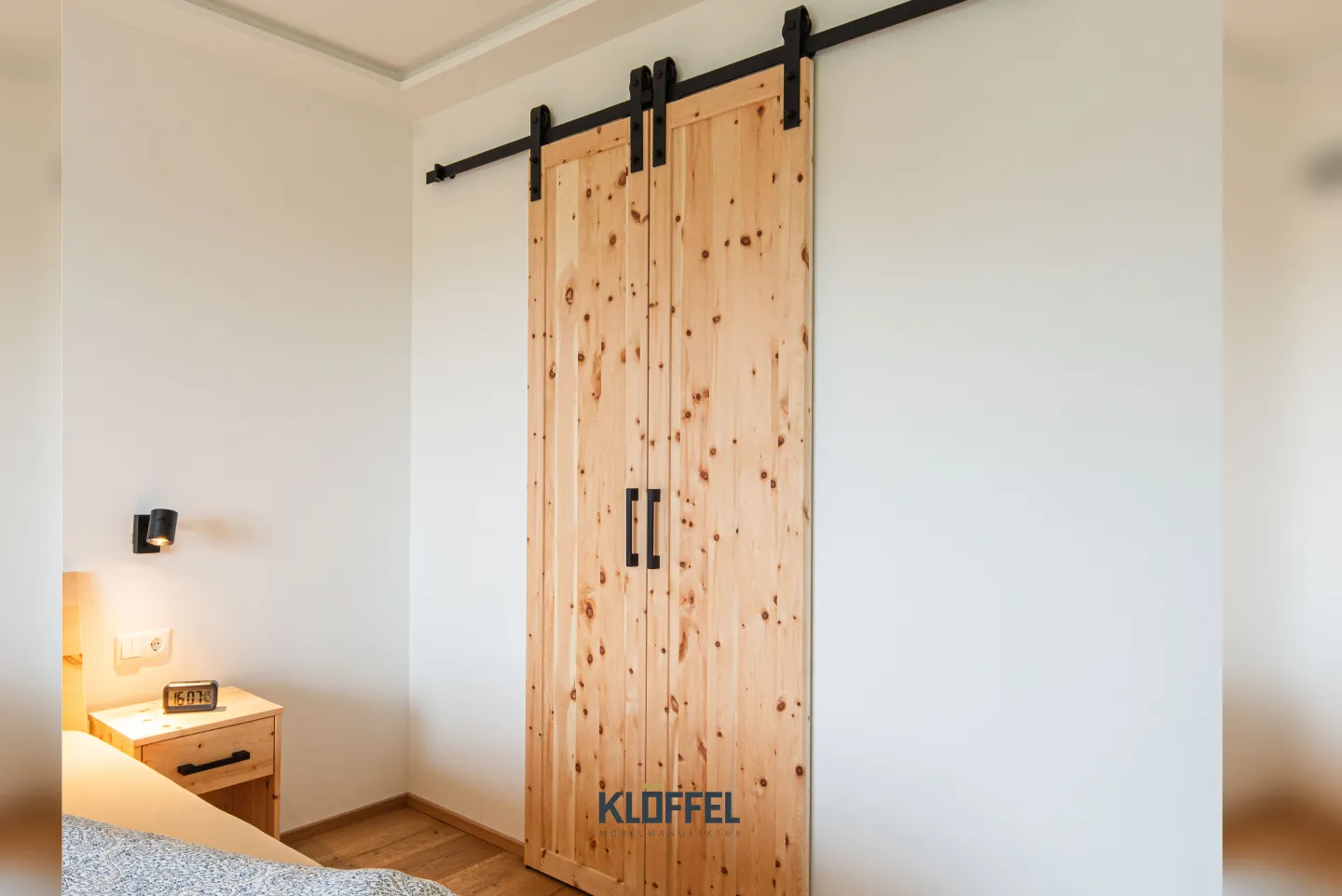 Fichte, Tür, Schiebetür, rustikal, modern, schwarze Griffe, Schreinerei, Klöffel, Thundorf