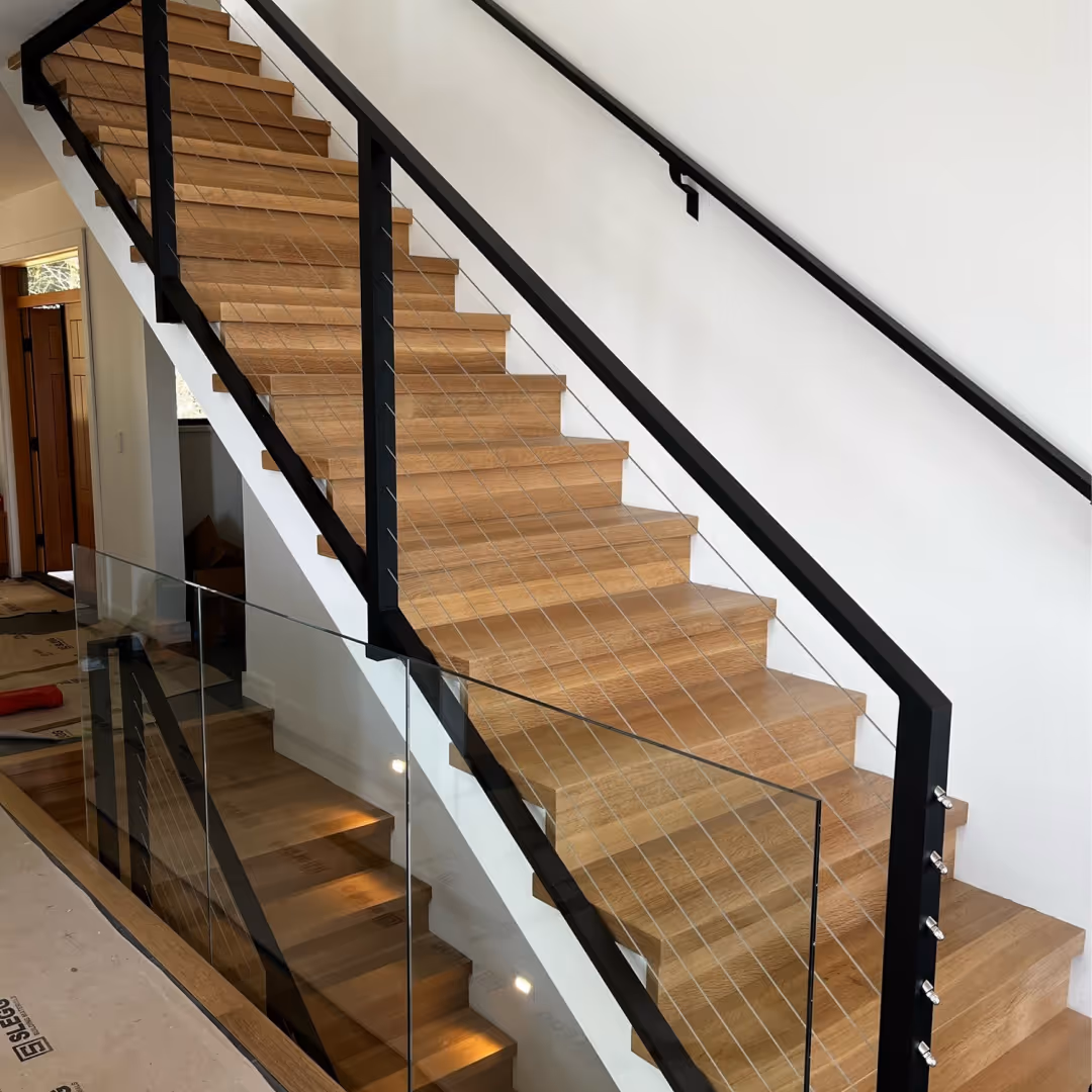 Staircase cable railing