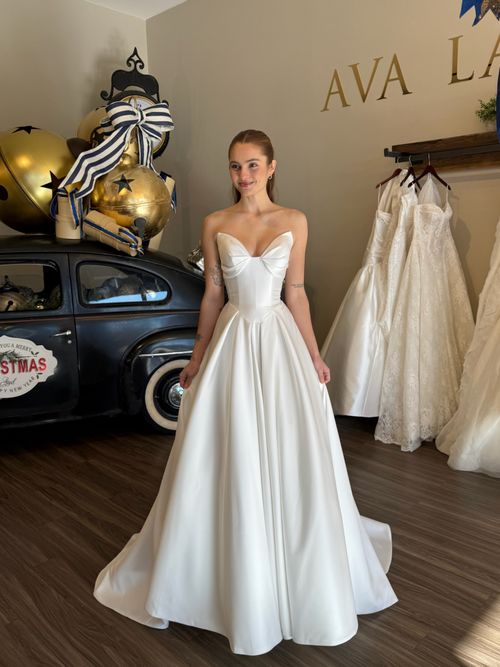 Strapless sweetheart neckline wedding dress featuring a structured corset bodice