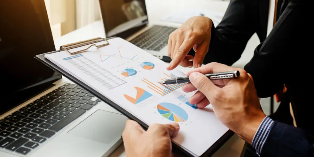 L&D Benchmarking: Enterprise Metrics & Peer Sets Guide