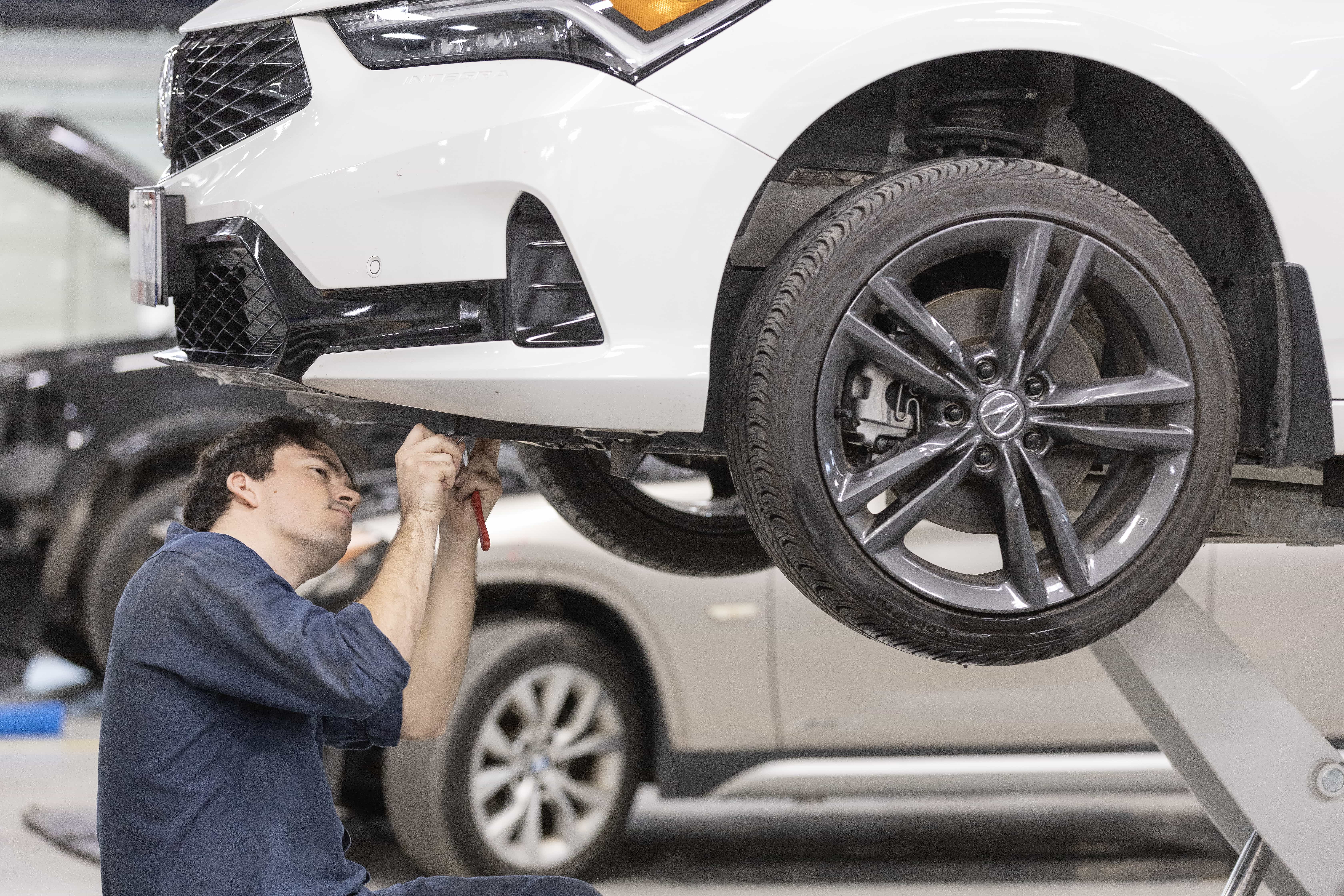 GM Windshield & Glass Repairs - CSN 427 Auto Collision