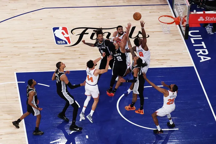 Knicks vs Spurs NBA Finals Game 4