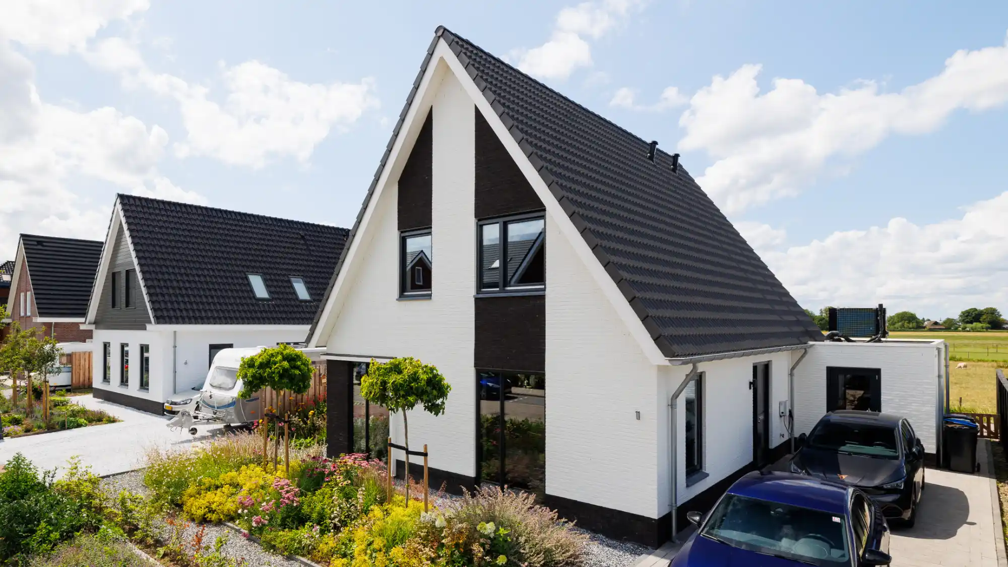 Witte vrijstaande woning