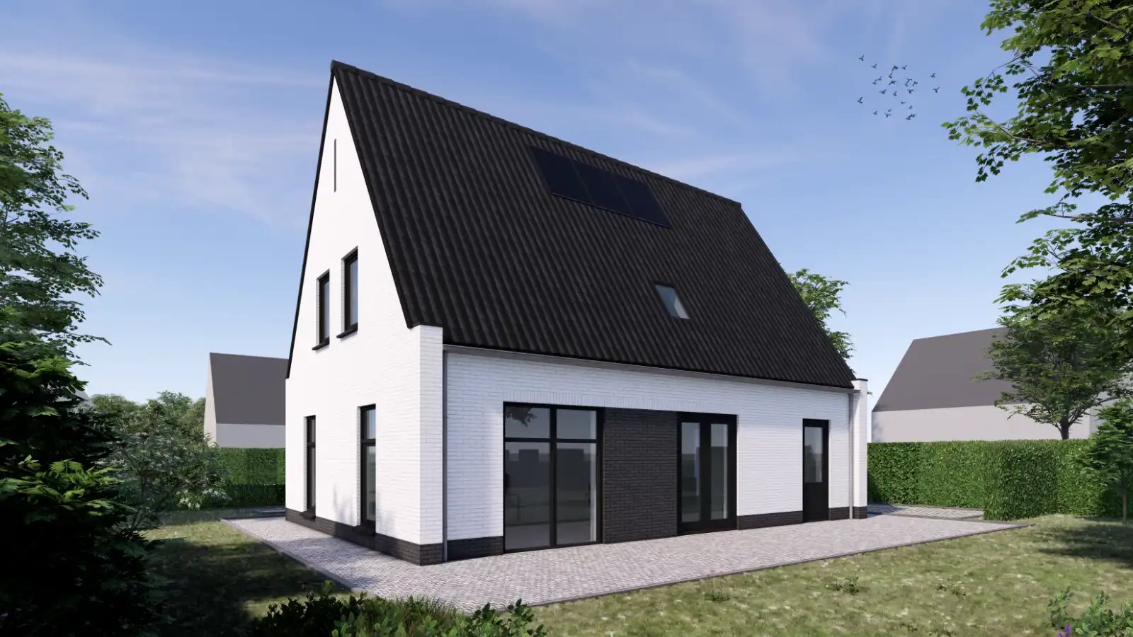 Achterzijde witte vrijstaande woning met groot raam