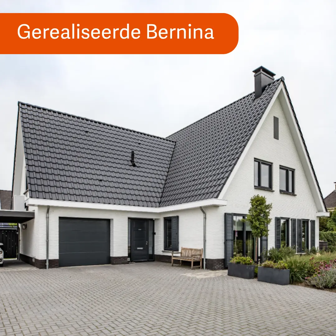 Vrijstaande witte woning met aangebouwde garage