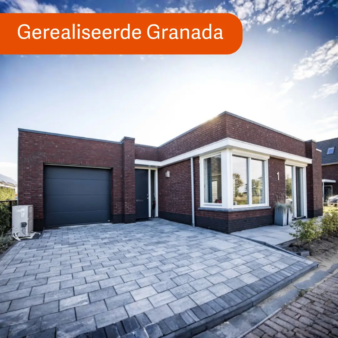 Vrijstaande bungalow met rode stenen en aangebouwde garage
