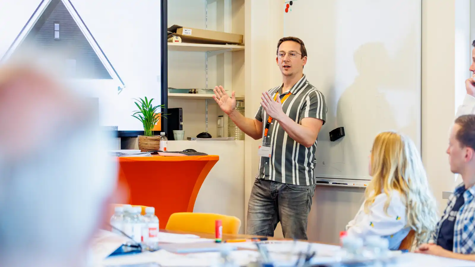 Iemand geeft een presentatie