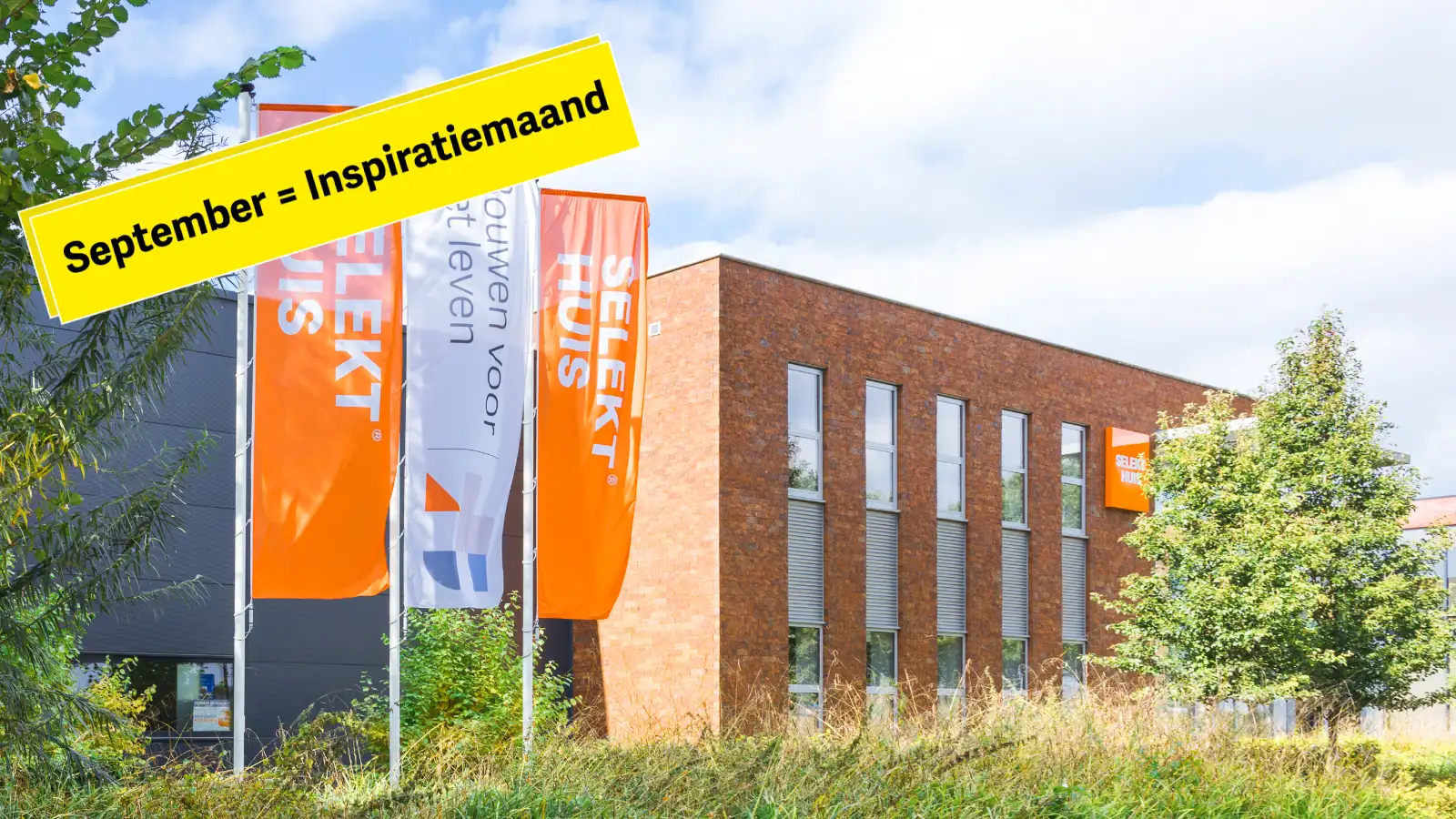 De vestiging van SelektHuis met 2 oranje vlaggen en 1 witte vlag