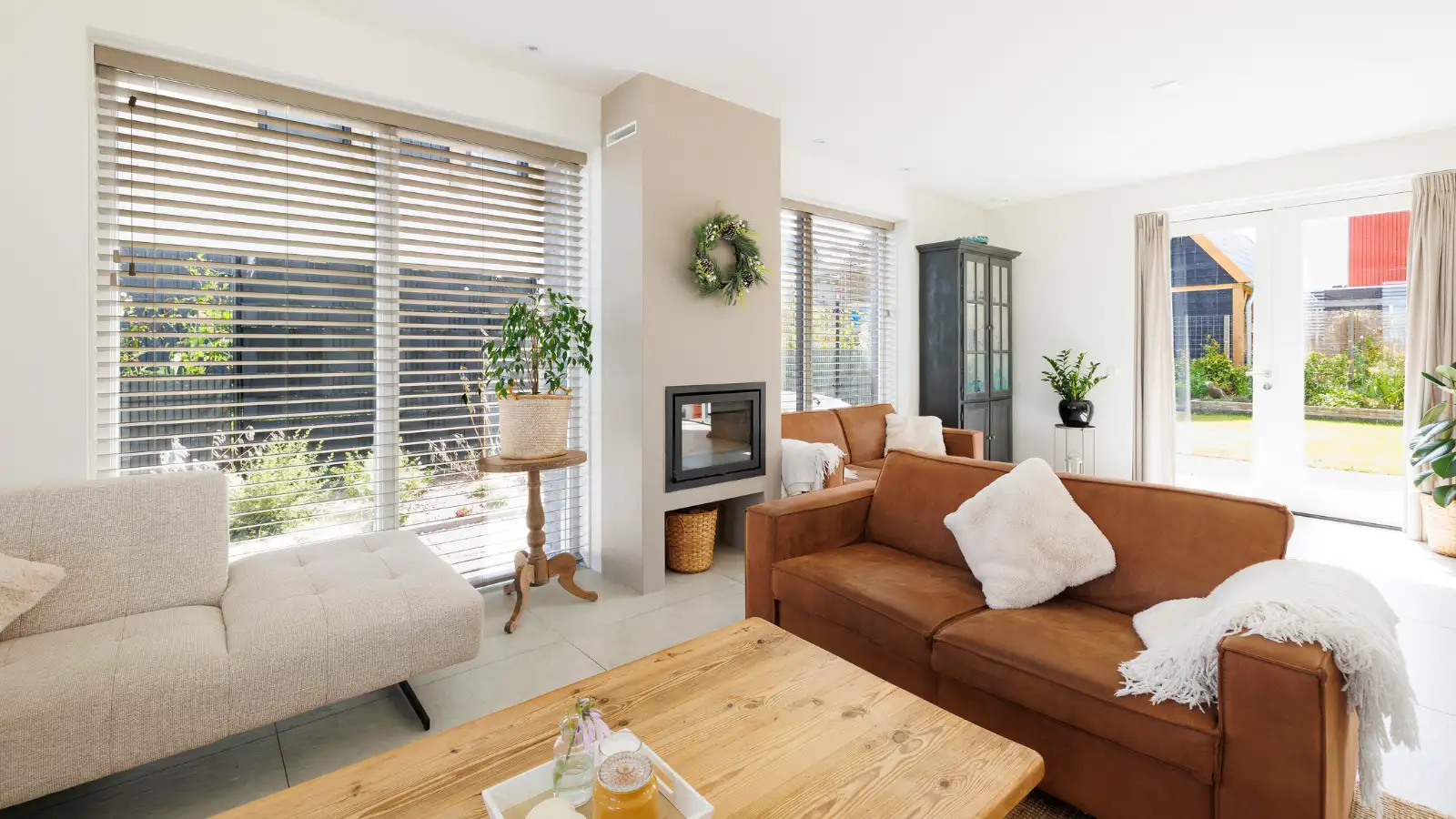Woonkamer met leren bank