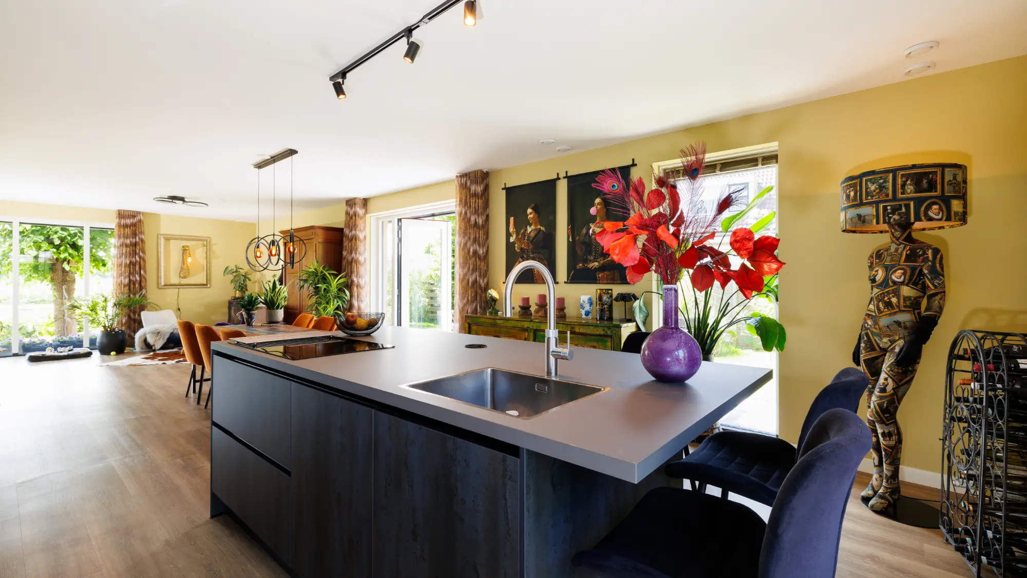 Interieur keuken met kookeiland