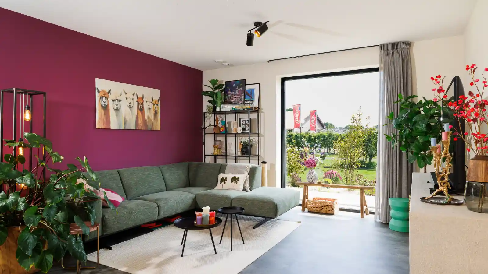 Kleurrijke woonkamer met hoekbank