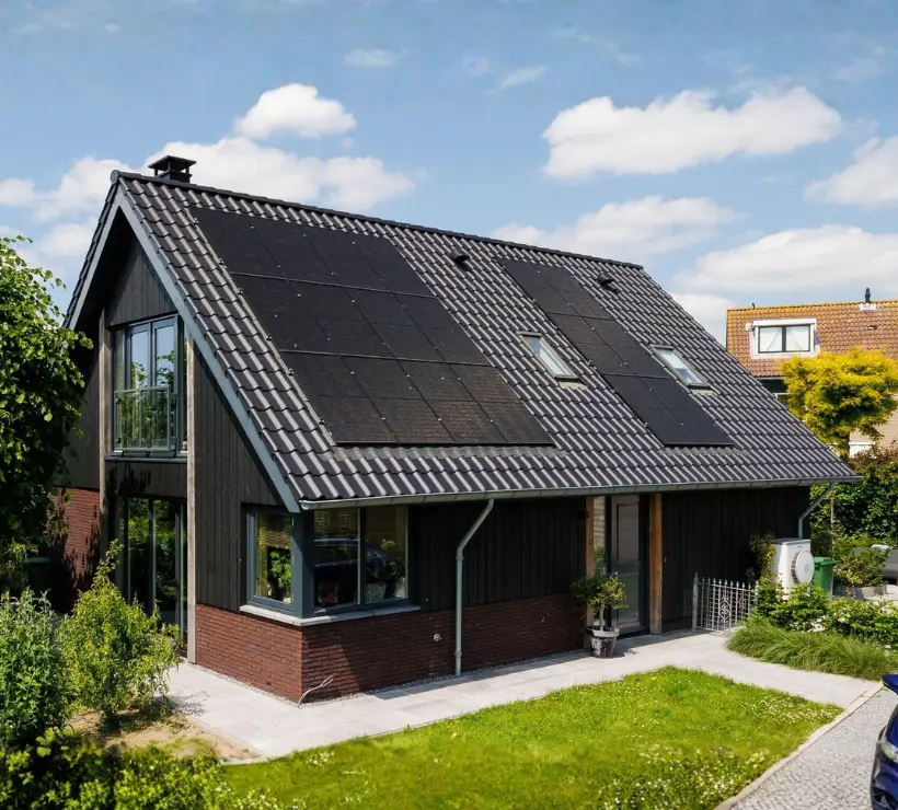 Vrijstaande schuurwoning met houten gevelbekeding