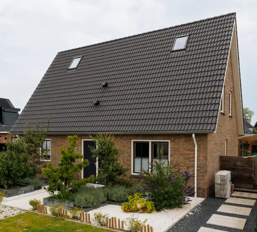 Vrijstaande woning met dakramen