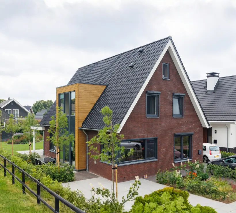 Vrijstaande woning met risaliet en eigentijdse bouwstijl
