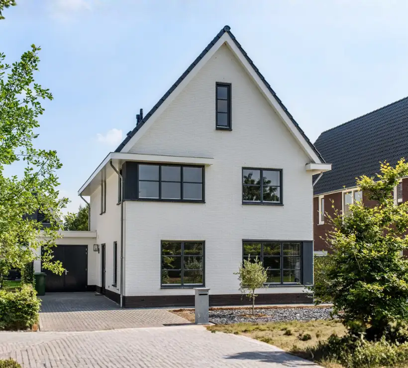 Vrijstaande moderne hoogbouw woning