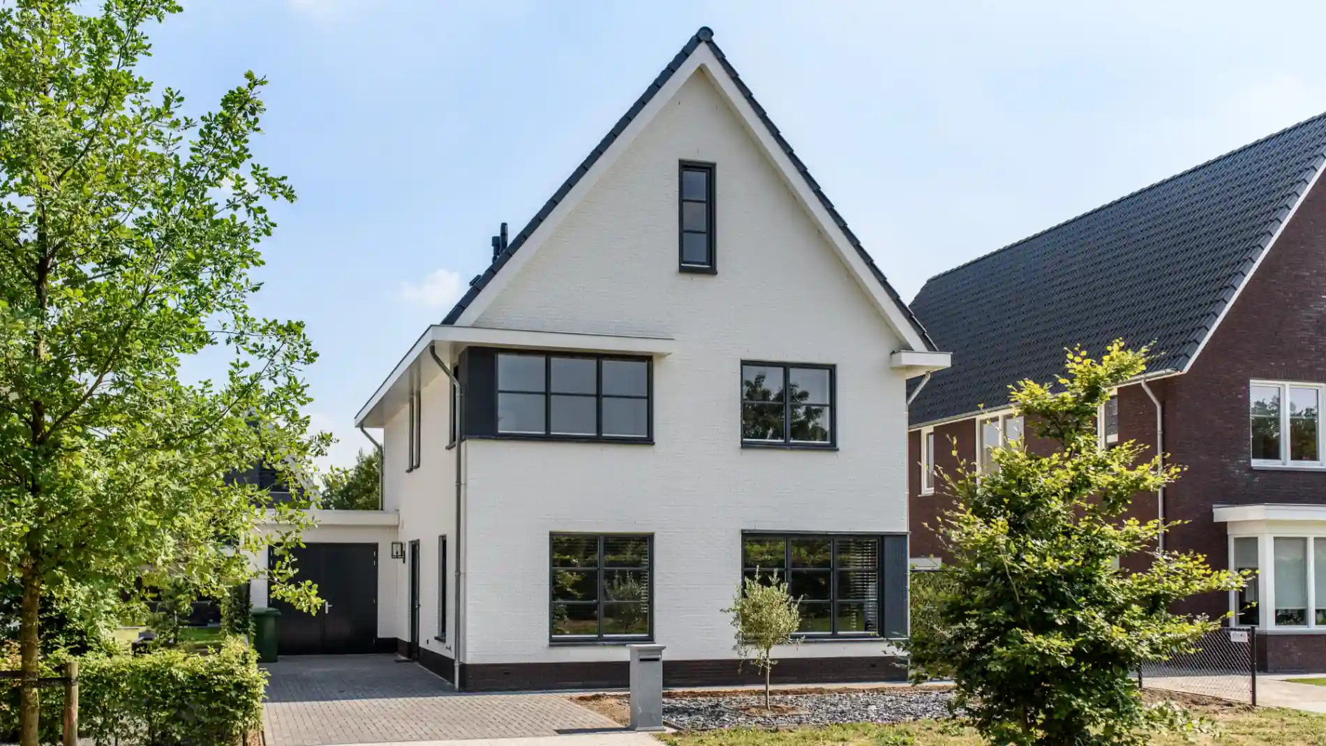 Vrijstaande moderne hoogbouw woning