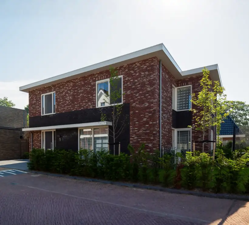 Vrijstaande kubistische woning met plat dak