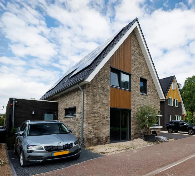 Vrijstaande laagbouw woning met houten gevelbekleding
