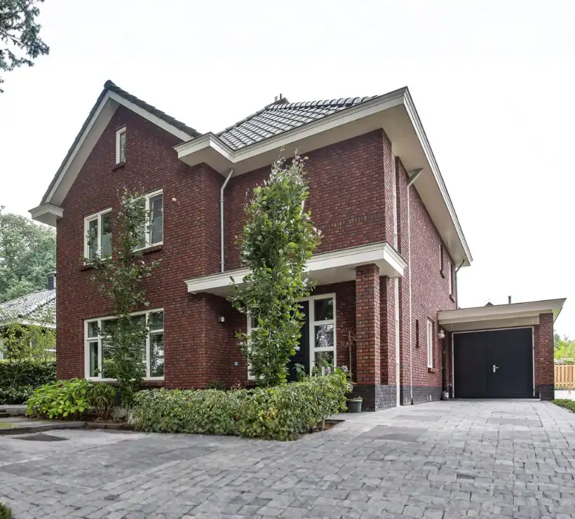 Vrijstaande herenhuis met klassieke bouwstijl