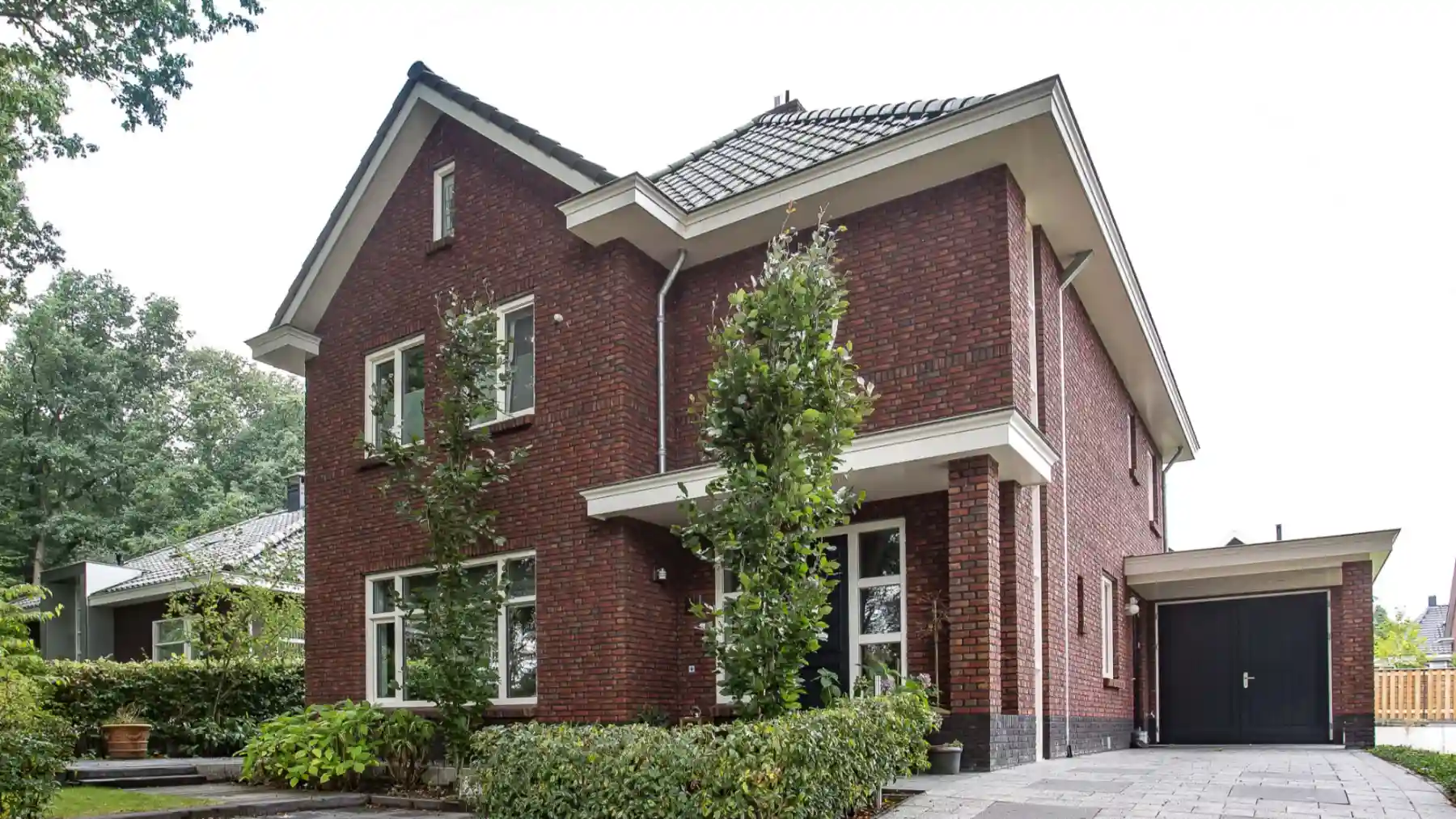 Vrijstaande herenhuis met klassieke bouwstijl