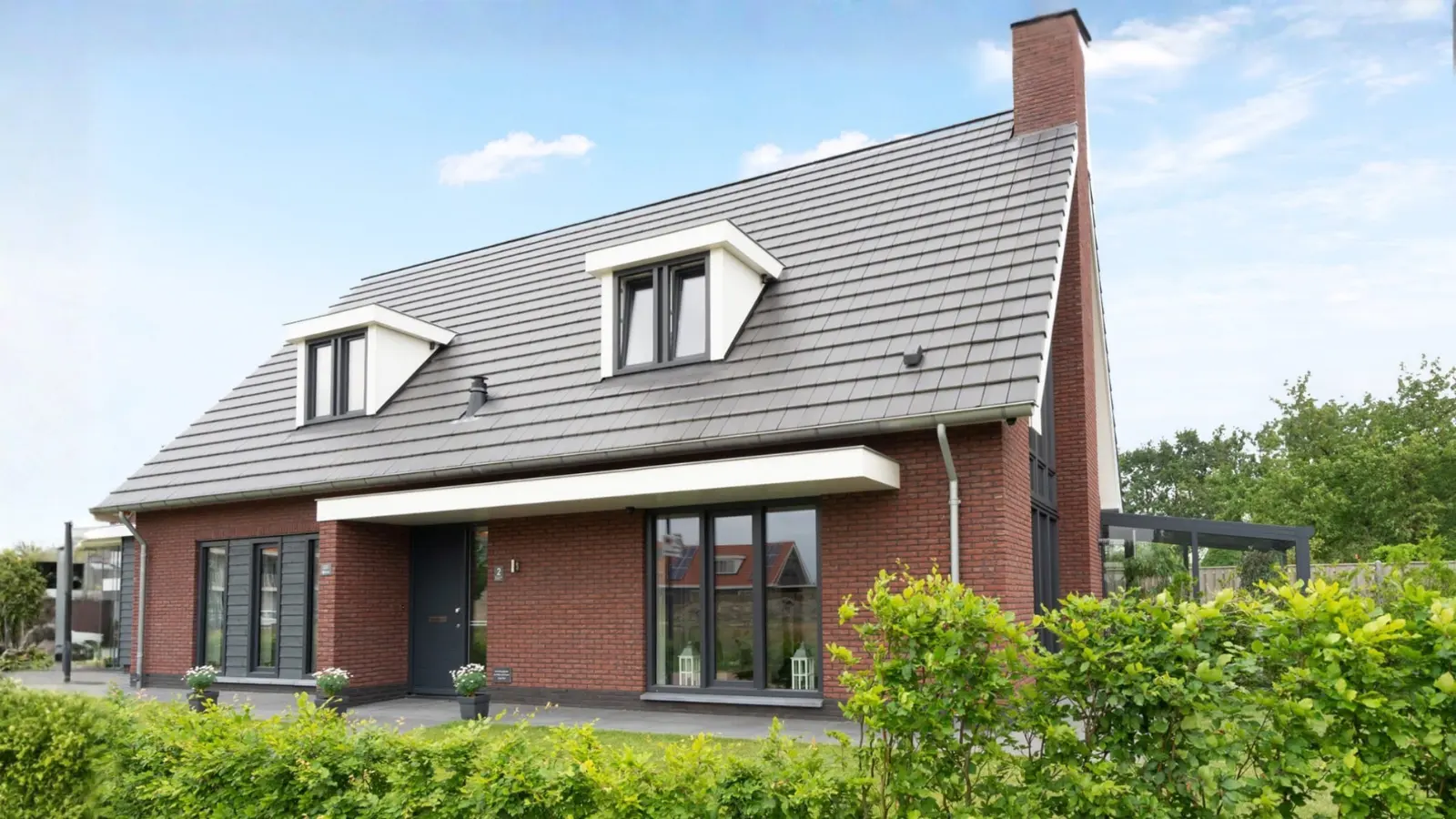 Vrijstaande eigentijdse woning met twee dakkapellen