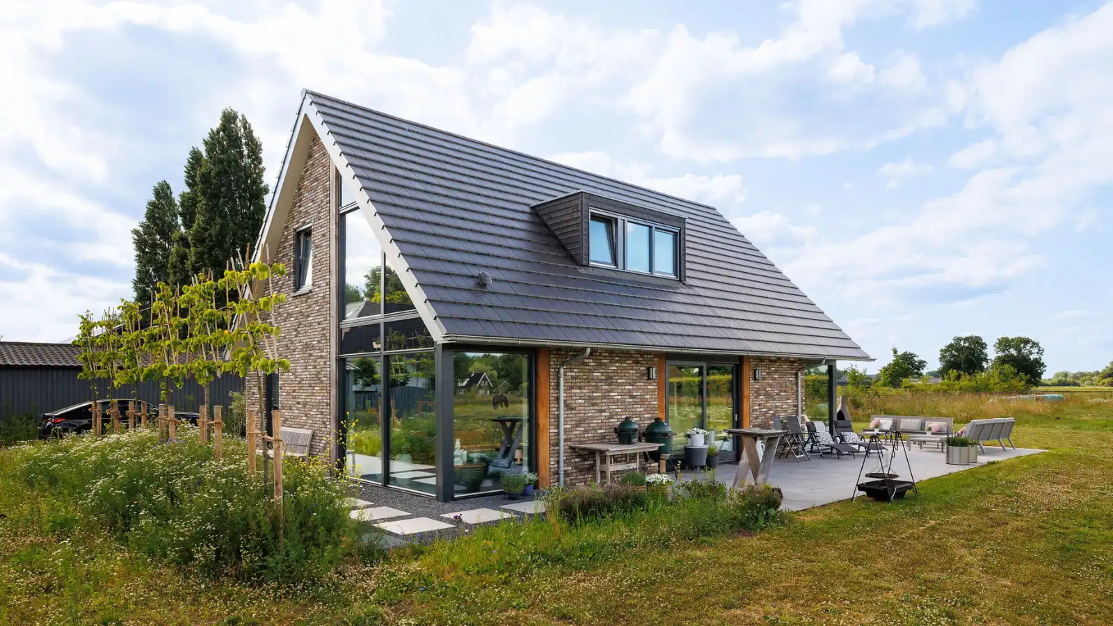 Vrijstaande woning met veel glas en dakkapel