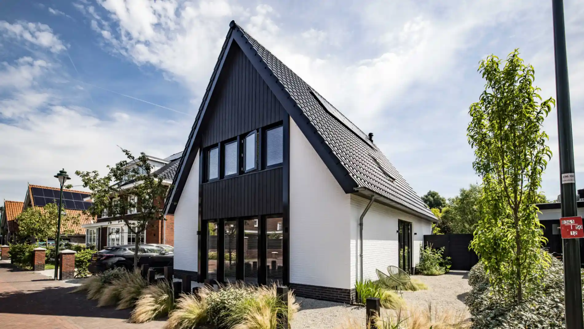 Moderne vrijstaande woning met houten gevelbekleding
